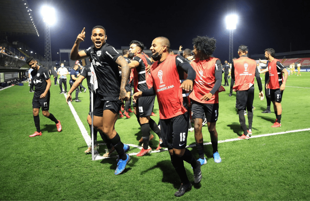 Bragantino avanza a la semifinal de la Copa Sudamericana.