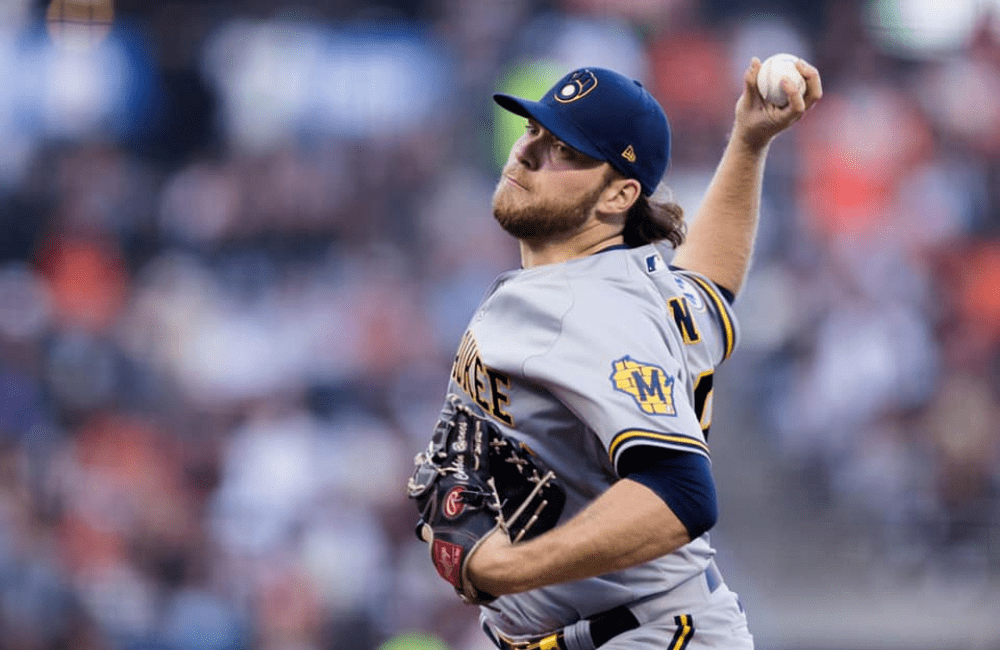 Corbin Burnes suma 9 triunfos en la temporada.