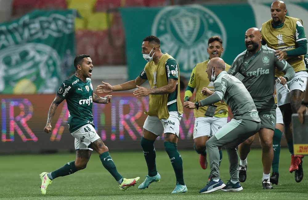 Palmeiras goleó 3-0 al São Paulo.