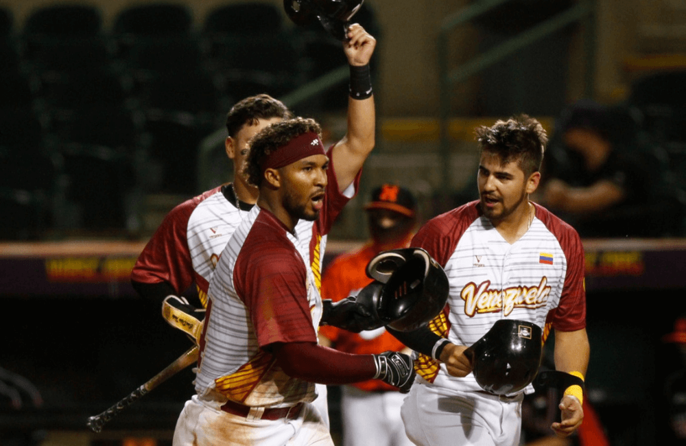 Gran jornada inaugural del béisbol sub 23.