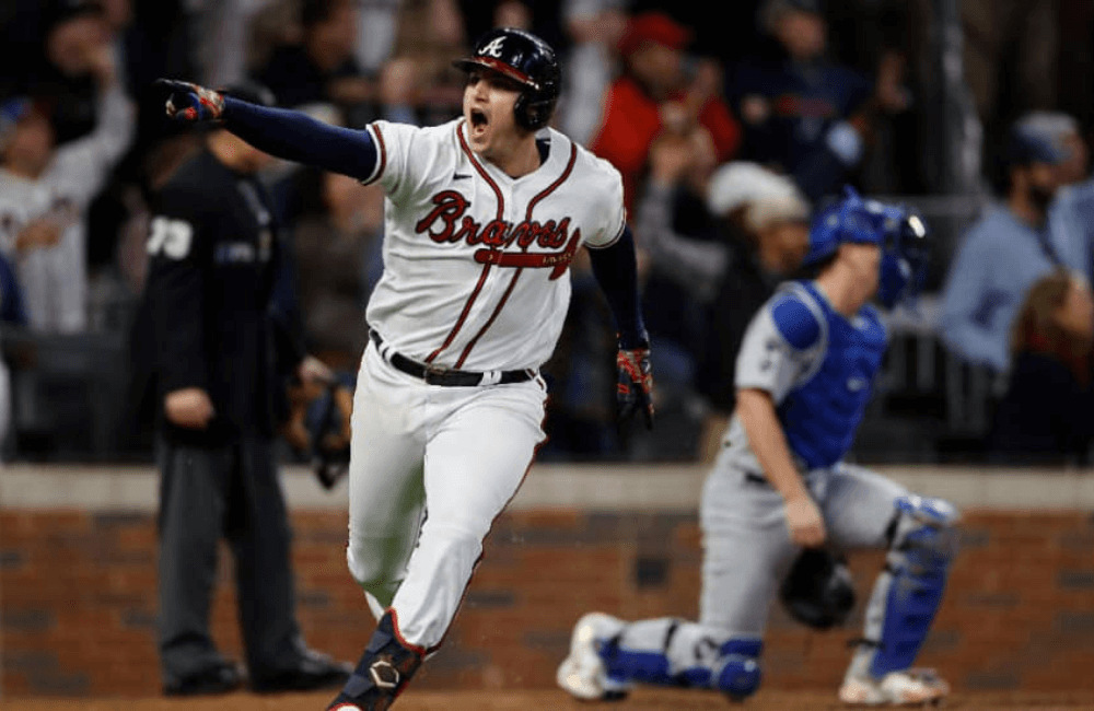 Austin Riley conectó un hits para dejar en el terreno a los Dodgers.