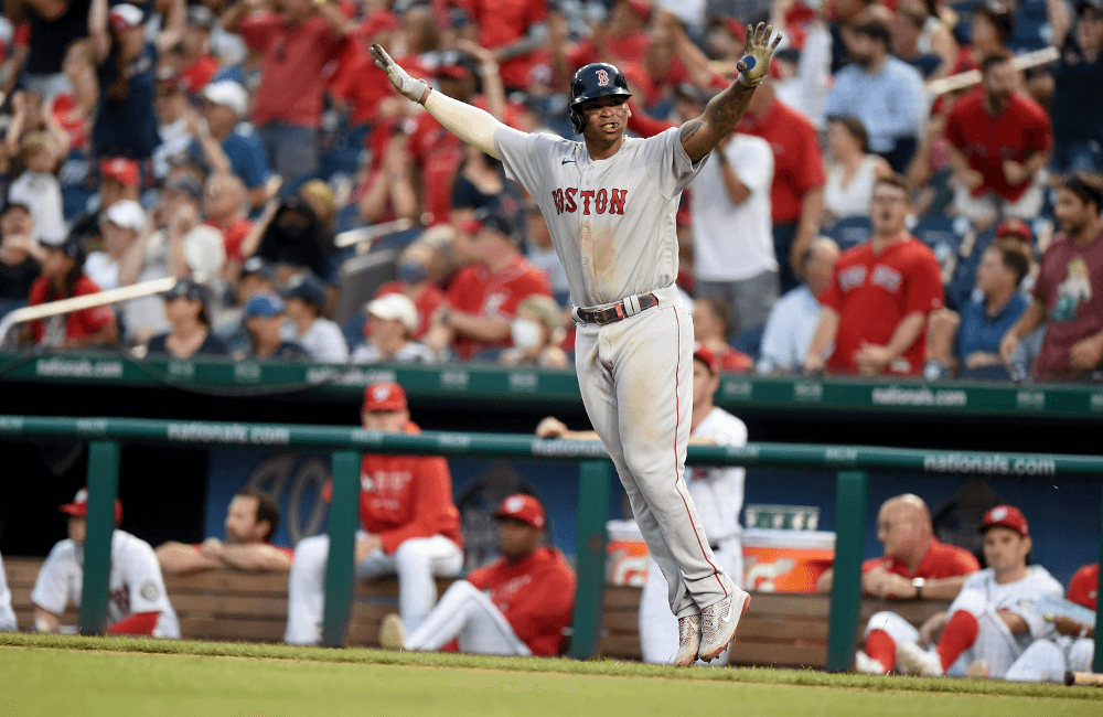 Rafael Devers se fue de de 5-4 con dos jonrones incluidos.