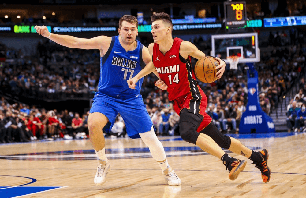  Tyler Herro lideró la victoria de Miami Heat.