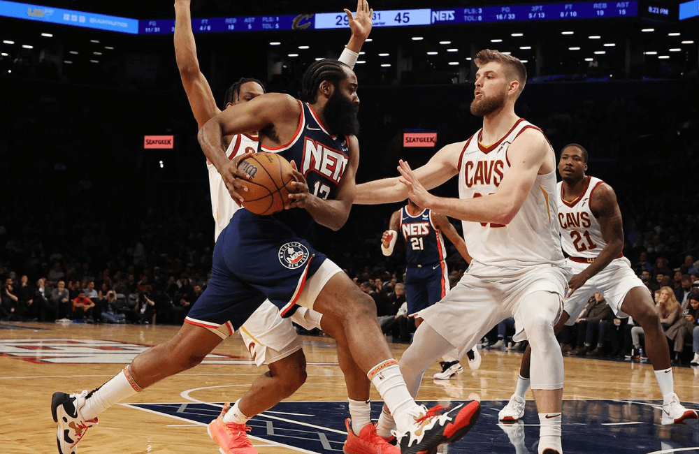 James Harden guió el nuevo triunfo de los Nets.