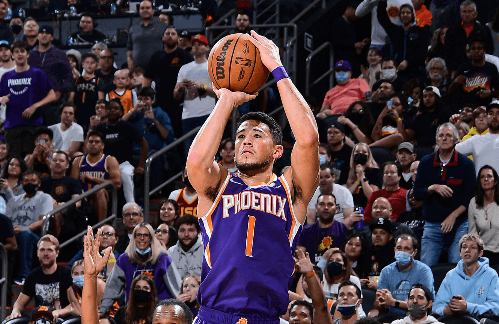 Devin Booker se destacó con 27 puntos y 9 rebotes.