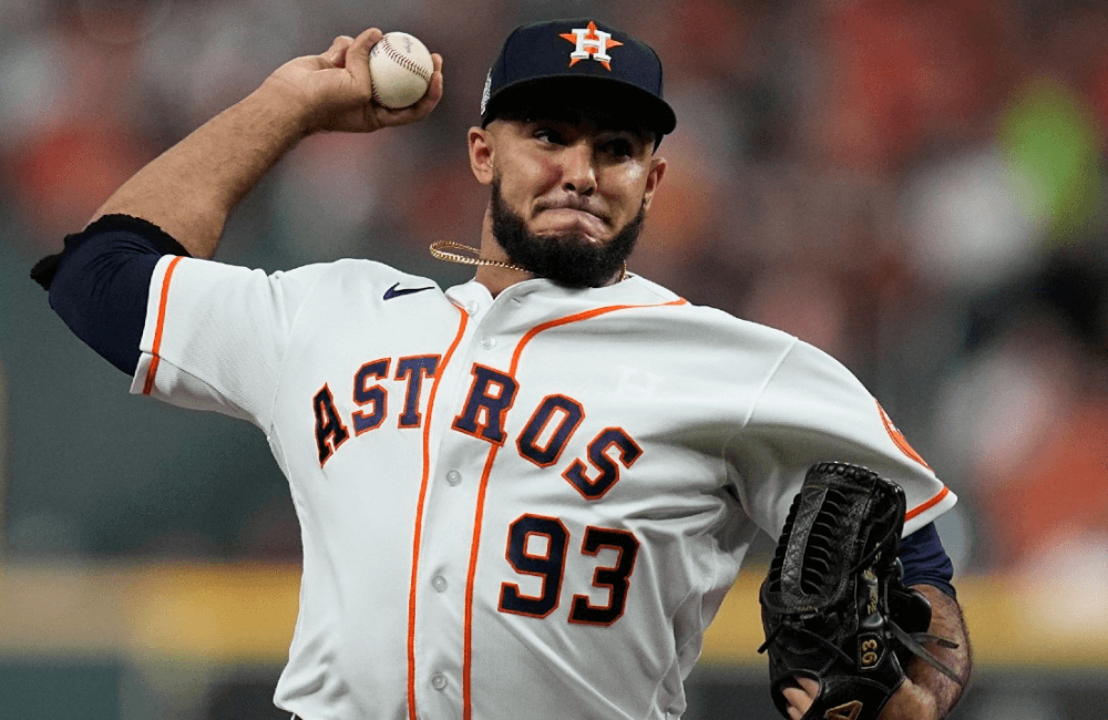 Yimi García jugará con la próxima temporada de la MLB con Toronto.