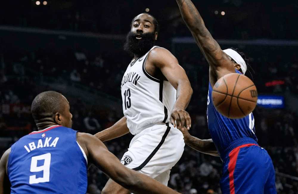 James Harden alcanzó los 39 pts con Brooklyn Nets.