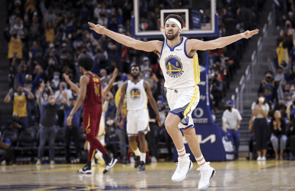 Klay Thompson regresó a la NBA.