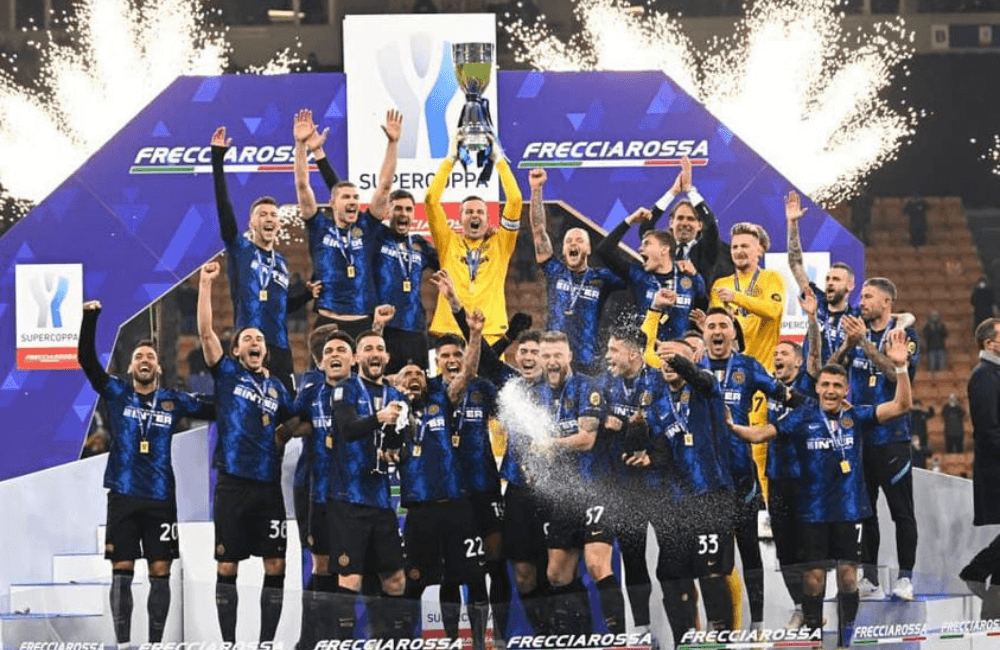 El Inter de Milán alcanza la sexta Supercopa de Italia.