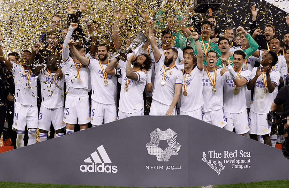 El Real Madrid alzó su duodécima Supercopa de España.