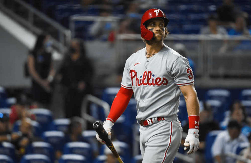 Bryce Harper “coquetea” con el equipo Gigantes de Yomiuri de la Liga Japonesa de Béisbol.