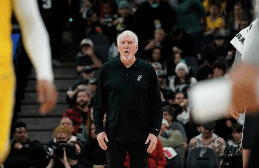 Gregg Popovich suma 1.335 triunfos en la NBA como entrenador.