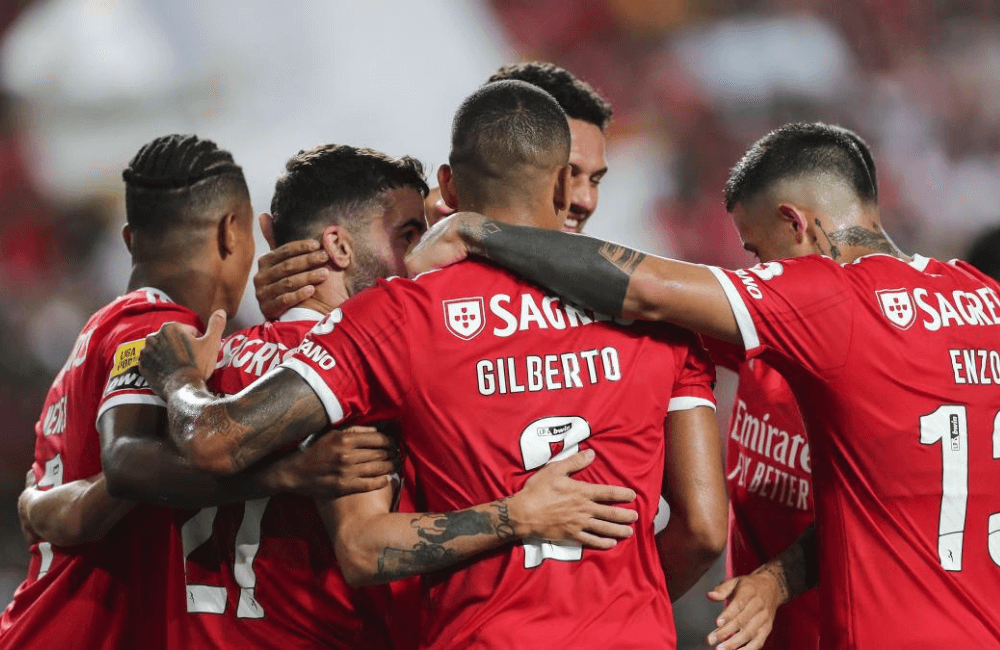 Benfica en su primer partido golearon al Arouca.