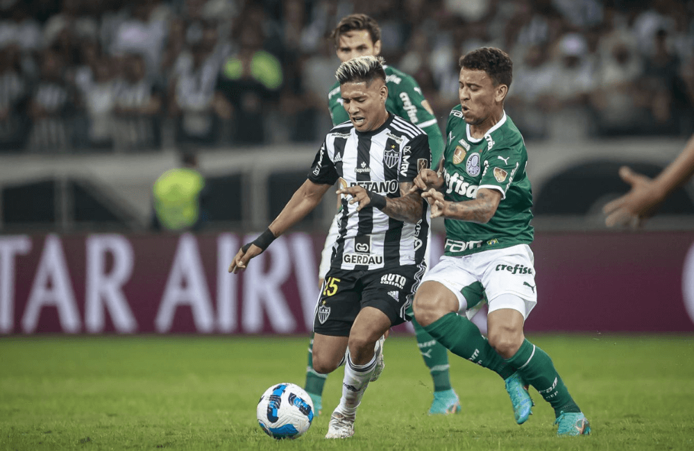 Atlético Mineiro y Palmeiras empataron 2-2 a en la Copa Libertadores.