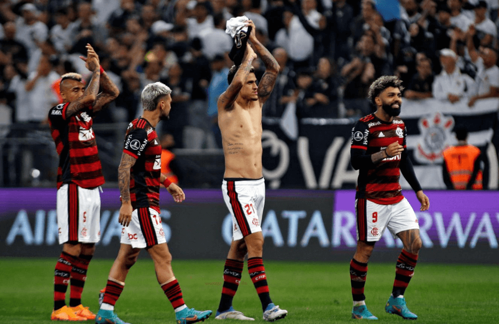 Flamengo superó al Corinthians en la Copa Libertadores.