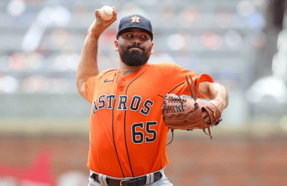 José Urquidy alcanza los 12 triunfos de la temporada con los Astros de Houston.