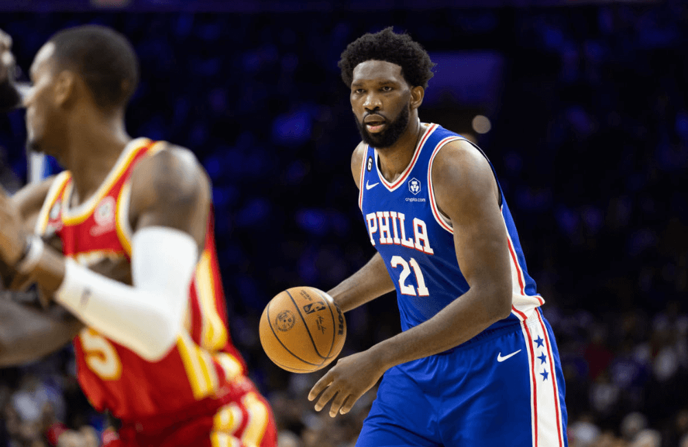 Joel Embiid guió el triunfo de los 76ers.