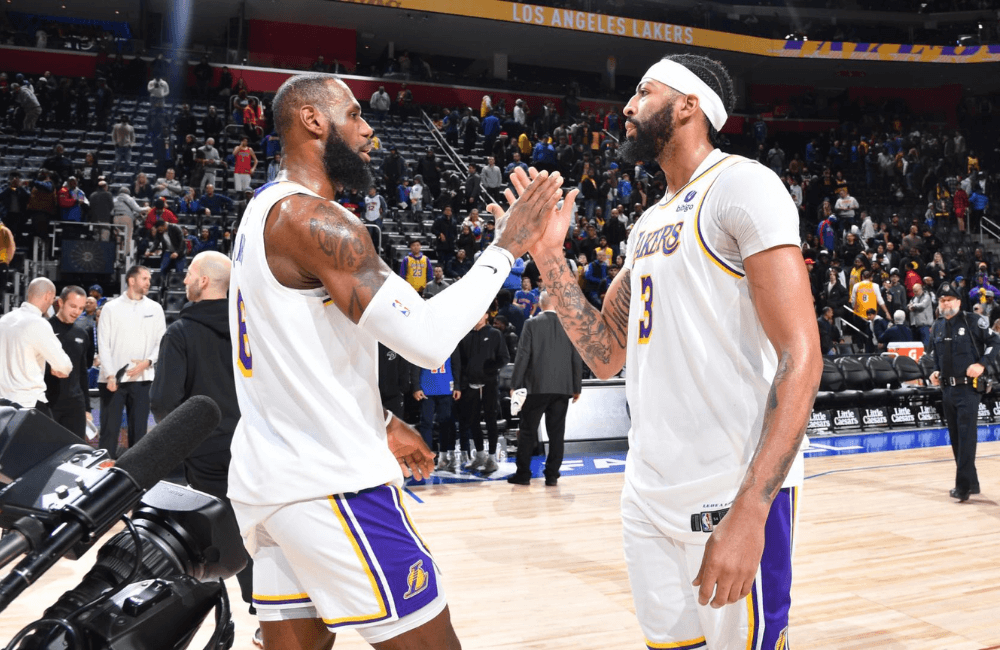 LeBron James y Anthony Davis lideraron el triunfo de Los Lakers.