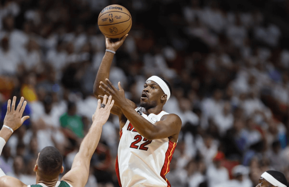 Miami Heat lidera la serie ante Milwaukee Bucks 1