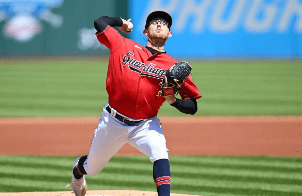 El lanzador derecho, Tanner Bibee, hizo su debut en las mayores con triunfo.