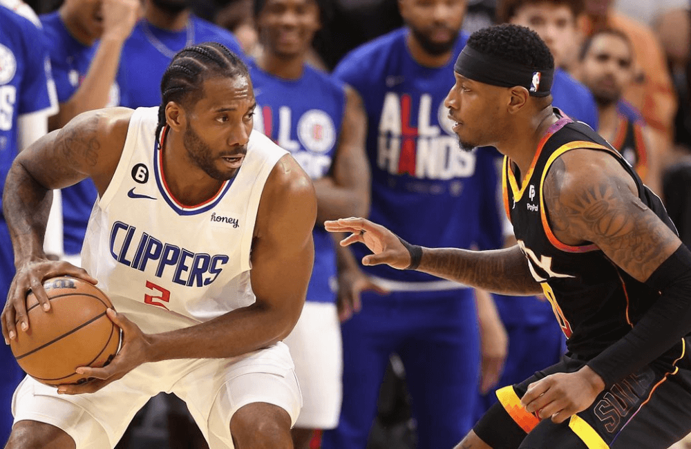 Kawhi Leonard guió la de Los Clippers victoria con 38 puntos.