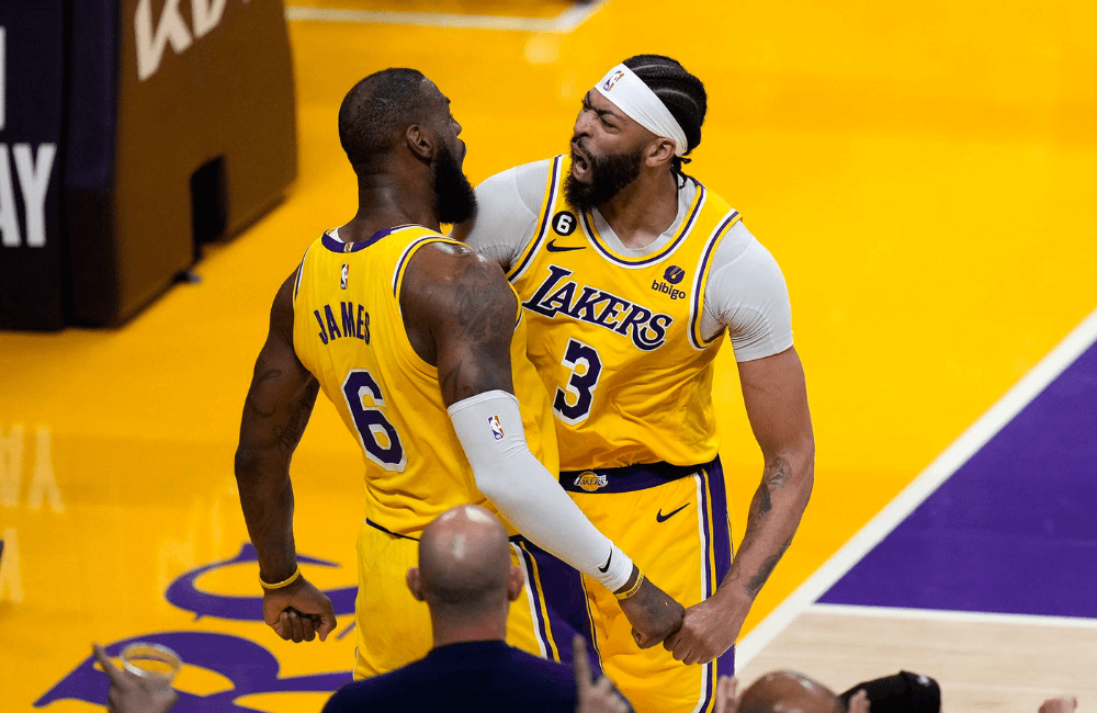 LeBron James protagonizó una actuación histórica en el triunfo de Los Lakers.