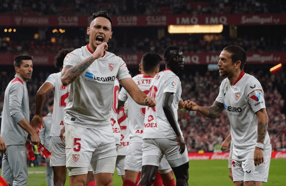 Lucas Ocampos le brindó el triunfo al Sevilla.