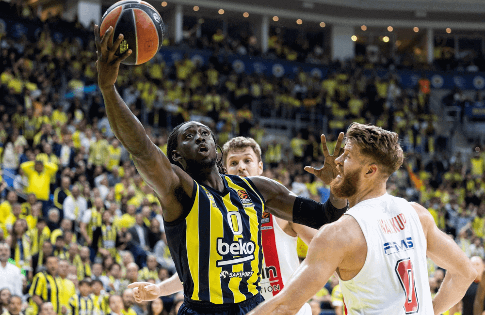 Fenerbahçe derrotó a Olympiacos 73-69 en la Euroliga.