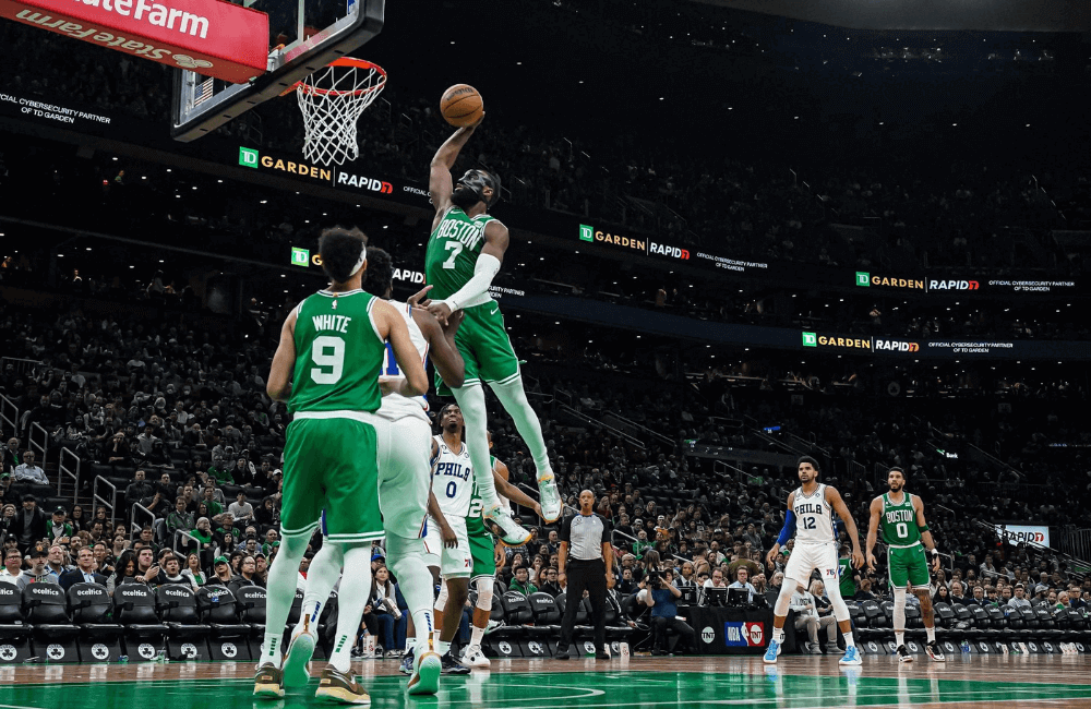 Jaylen Brown lideró el triunfo de Boston Celtics ante Philadelphia 76ers.