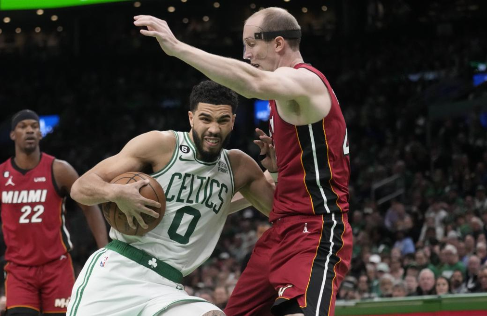 Jayson Tatum terminó como el máximo anotador del equipo con 30 puntos y 7 rebotes.