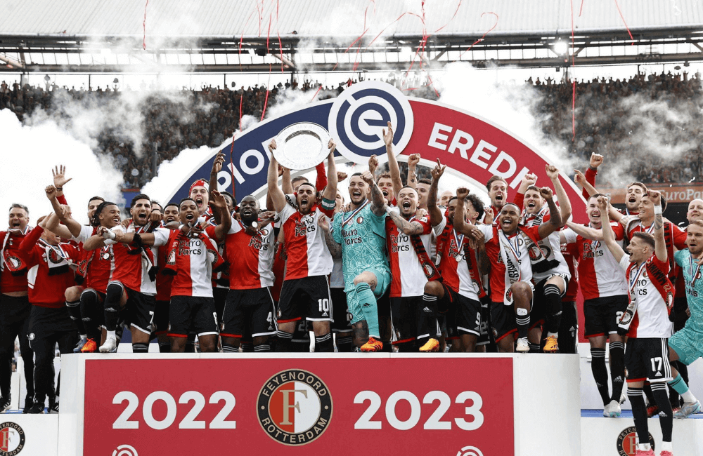 Feyenoord goleaó al Go Ahead Eagle 3-0 y llegaron a 79 pts, para ser campeones de la Eredivisie.