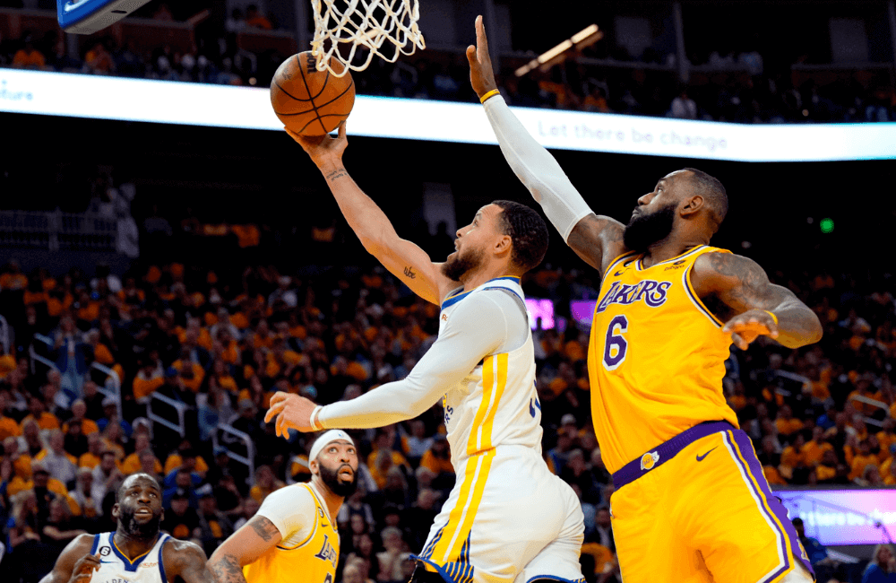 Stephen Curry lideró la victoria de los Warriors con 27 puntos y 8 asistencias.