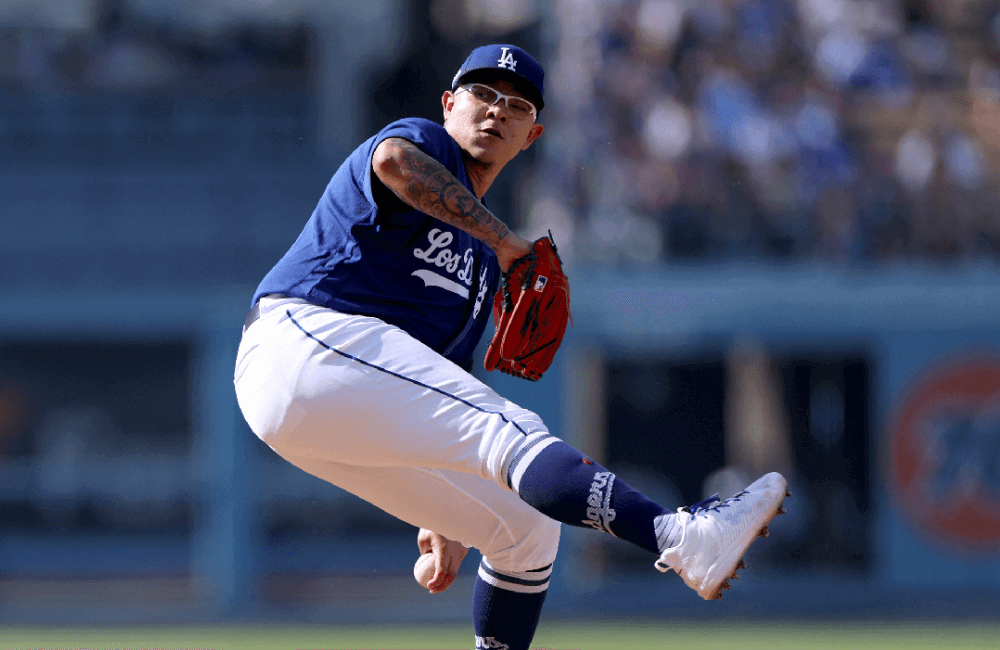 Julio Urías se llevó la quinta victoria de la temporada con Los Dodgers.