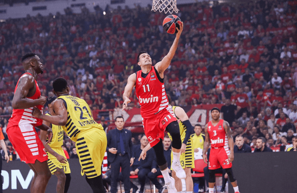 Olympiacos venció al Fenerbahçe y jugará la Final Four de la Euroliga.