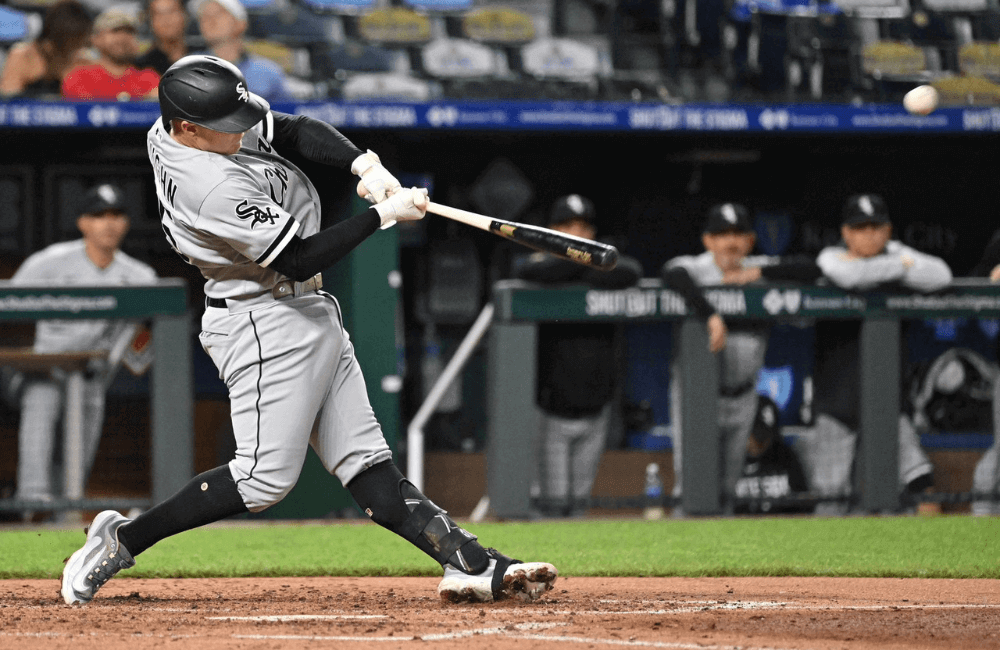 Medias Blancas de Chicago derrotaron a los Reales de Kansas City 4-2.