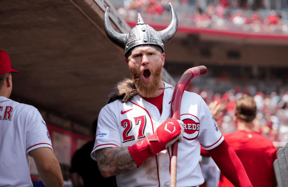 Jake Fraley conectó un cuadrangular y remolcó 2 carreras en el triunfo de Cincinnati.