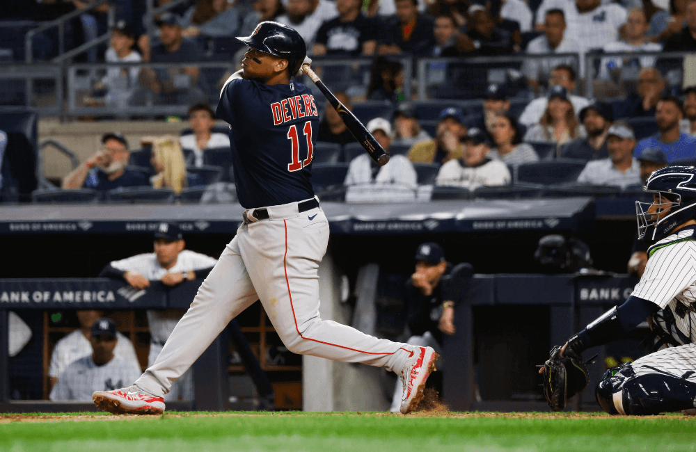 Rafael Devers llegó a 14 jonrones en el año en la victoria de Boston.