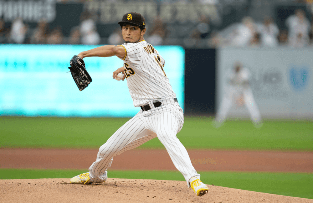  Yu Darvish se llevó la cuarta victoria de la temporada con los Padres de San Diego.