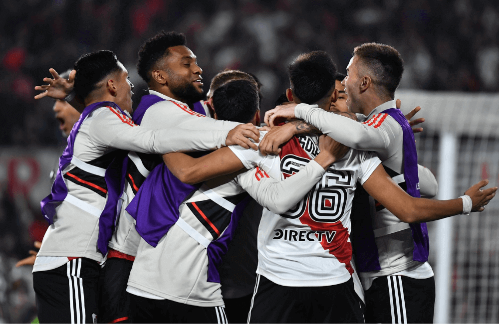 River suma 7 puntos y escala a la segunda casilla en el grupo D.