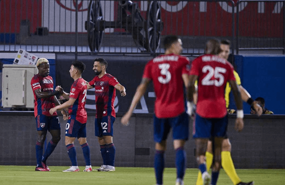 El FC Dallas goleó al Necaxa y es lider en su zona.