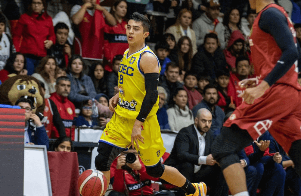 Sebastián Carrasco destacó con 18 pts en la victoria de Universidad de Concepción.