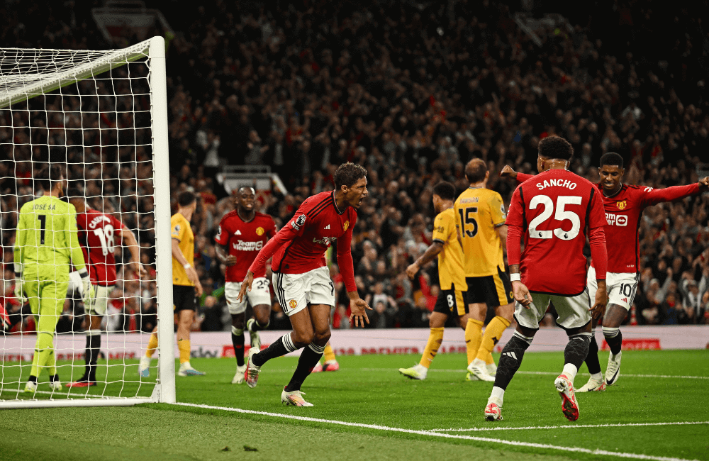 Rapahel Varane anotó el único gol del Manchester United.