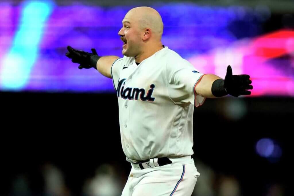 Jake Burger dio un hit de oro en la parte baja del 9no inning para dejar en el terreno a los Mets.