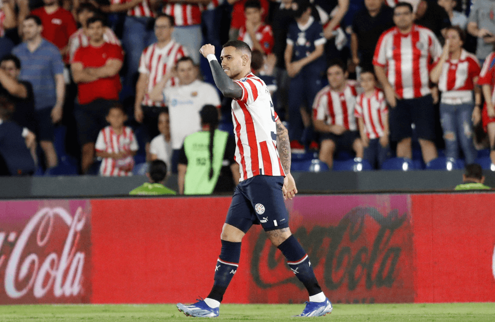 Antonio Sanabria le brindó la primera victoria de las Eliminatorias a Paraguay.