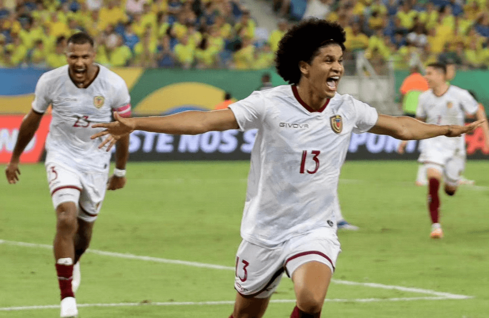 Eduard Bello marcó un gol a la chilena por Venezuela y empató el juego ante Brasil.