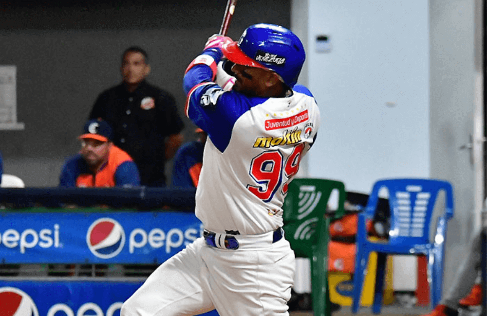 Danry Vásquez empujó una carrera en el triunfo de los Tiburones de la Guaira.