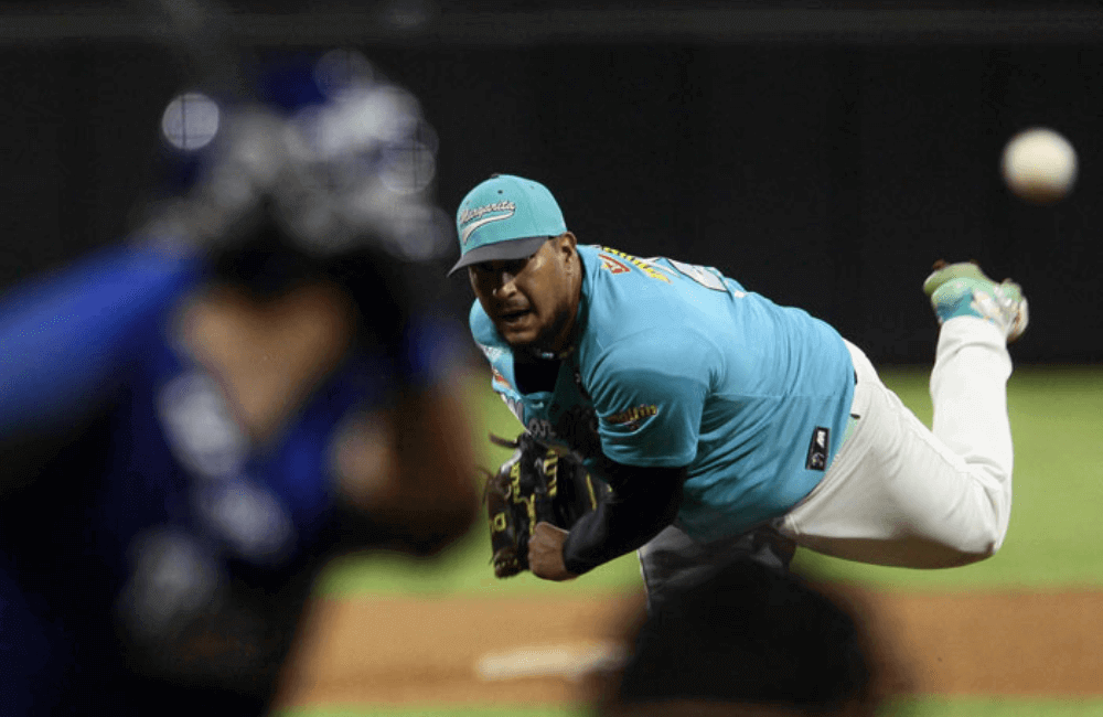 Félix Doubront trabajó 6 innings y se llevó el triunfo.