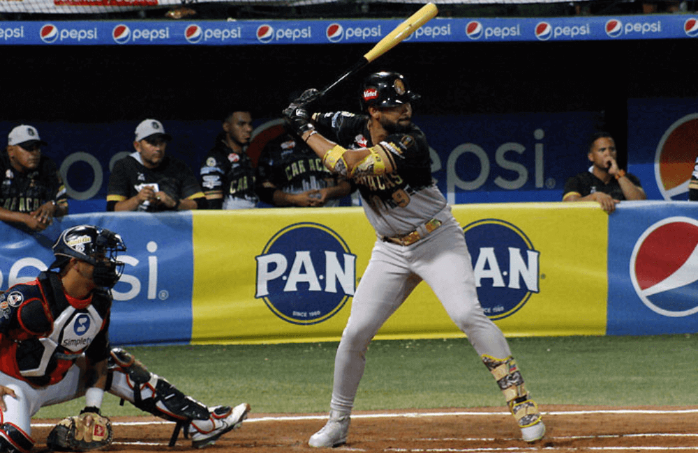 José Rondón lidera la liga con 12 cuadrangulares.