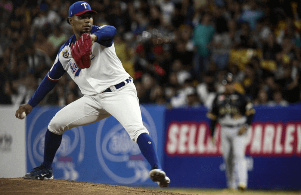 Ricardo Pinto ganó su primer juego con los Tiburones de La Guaira.