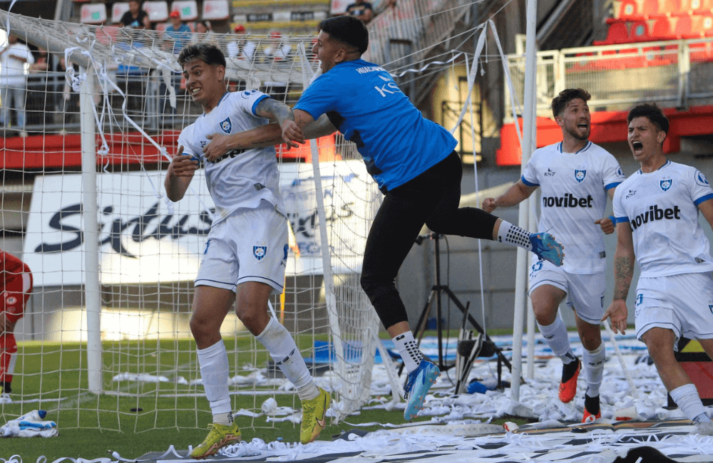 Huachipato se ubica en el segundo lugar de la tabla de posiciones del Campeonato Chileno con 54 pts.